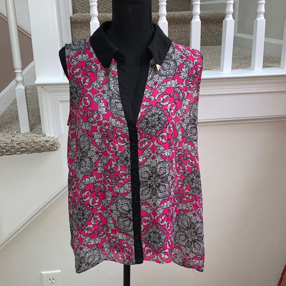 Sleeveless shirt | Cato